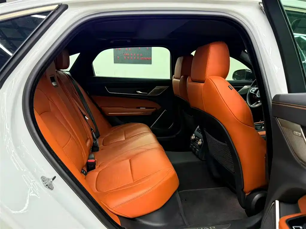 Jaguar XFL 2024 2.0T P300 Flagship Sport