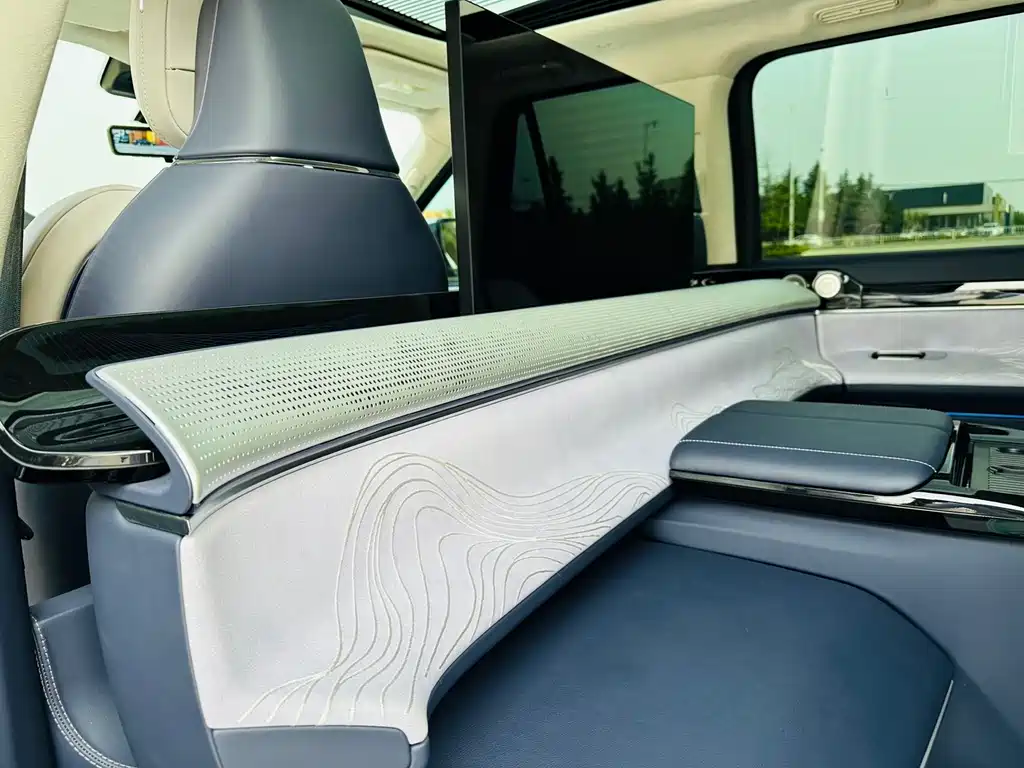 LINCOLN NAVIGATOR ONE