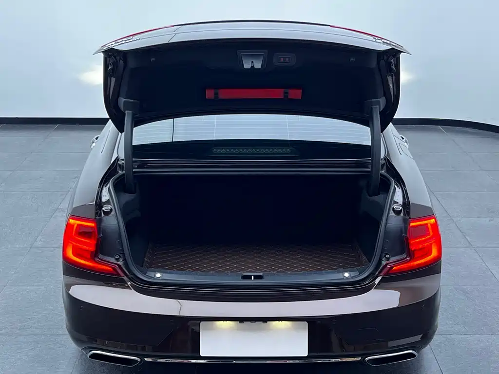 Volvo S90 — миниатюра 9