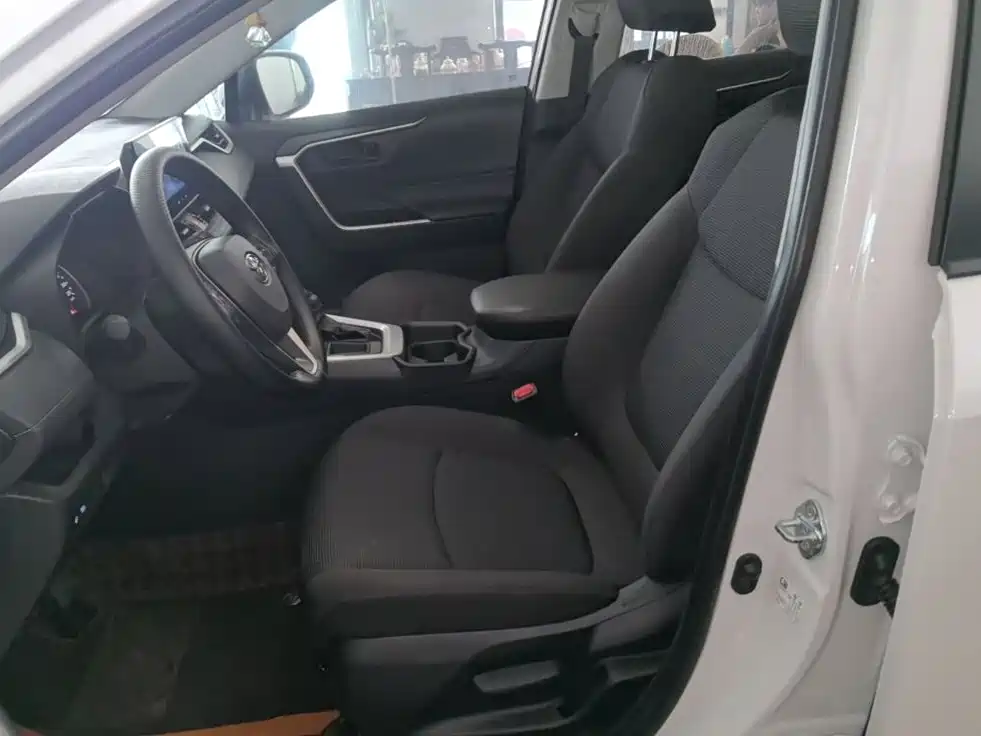 Toyota RAV4 — миниатюра 15