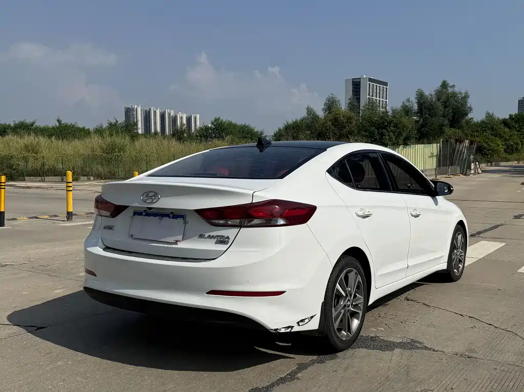 Hyundai Elantra — миниатюра 8