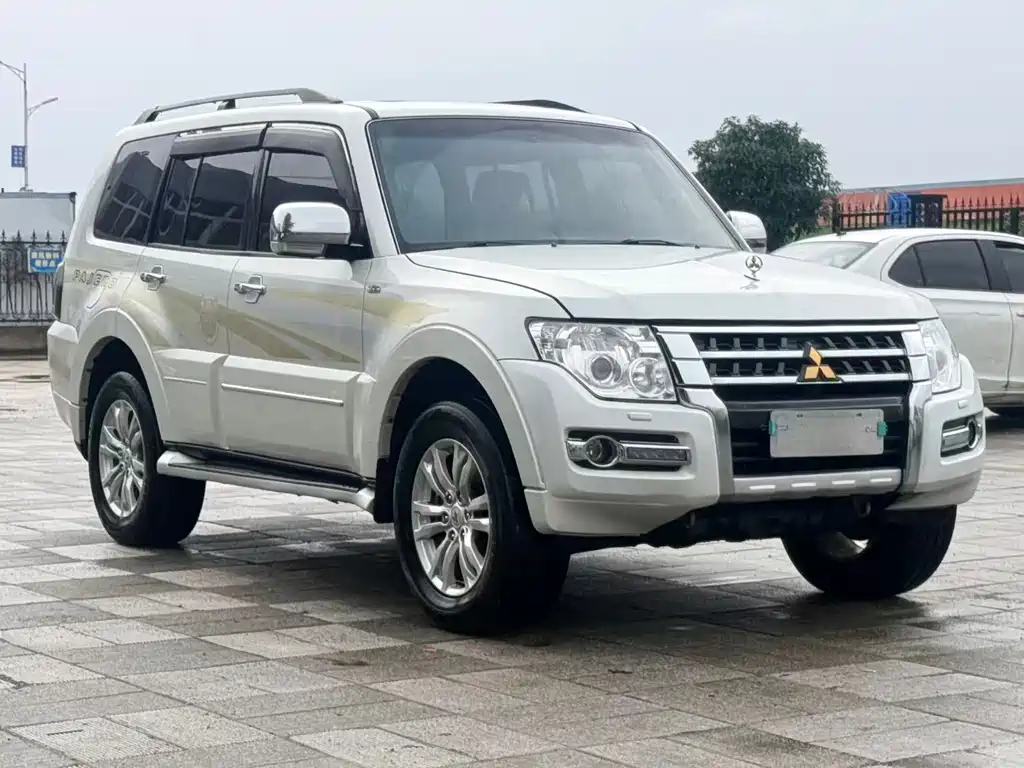 Mitsubishi Pajero (Import) — миниатюра 3
