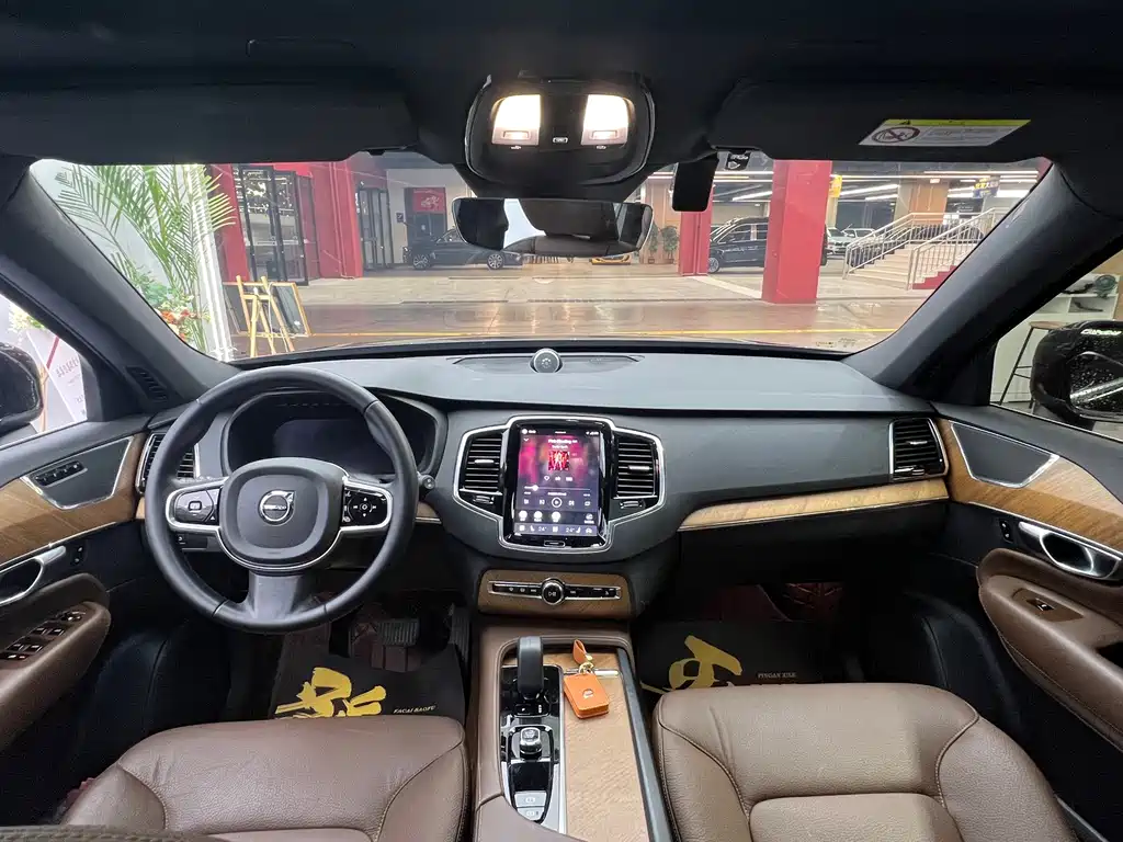 Volvo XC90 — миниатюра 9