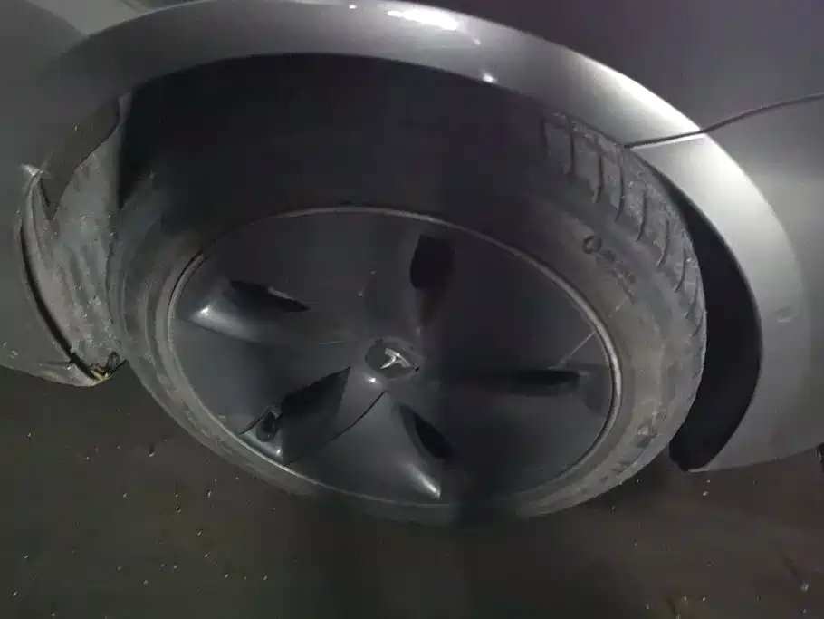 Tesla Model 3 — миниатюра 6