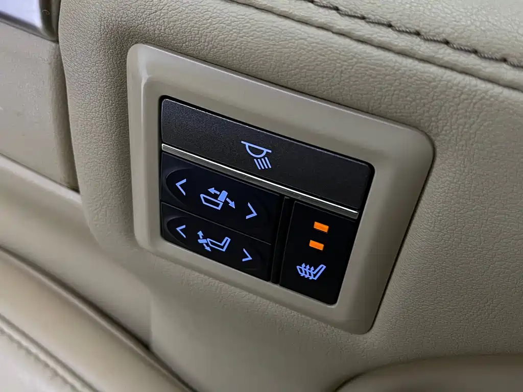 Toyota Alphard — миниатюра 5