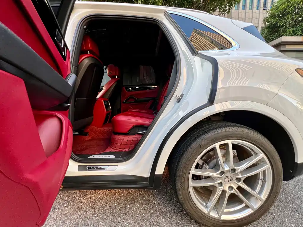 Porsche Cayenne — миниатюра 18