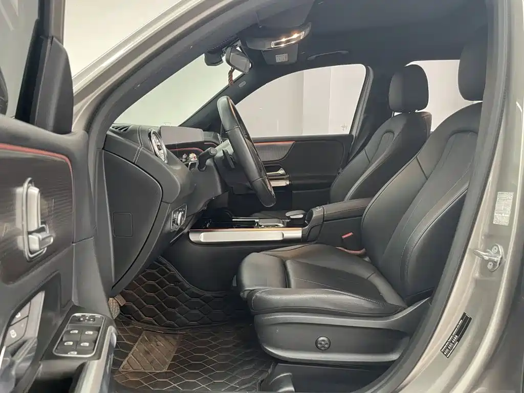 Mercedes-Benz GLB — миниатюра 6