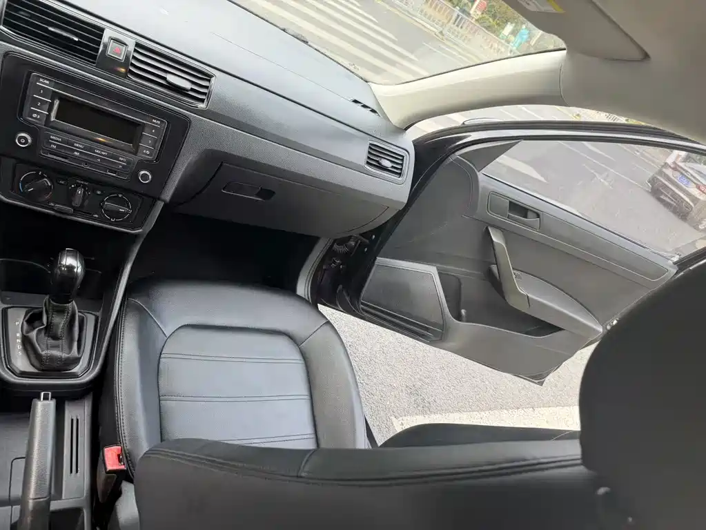 Volkswagen Santana — миниатюра 18