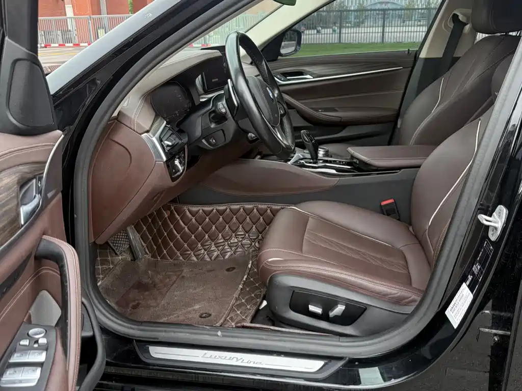 BMW 5 Series — миниатюра 8
