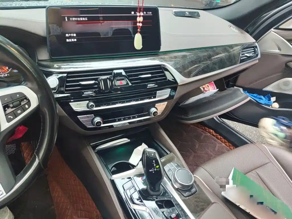 BMW 5 Series — миниатюра 6