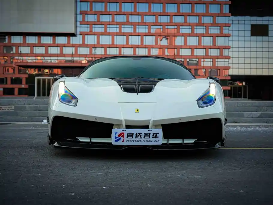 FERRARI 488