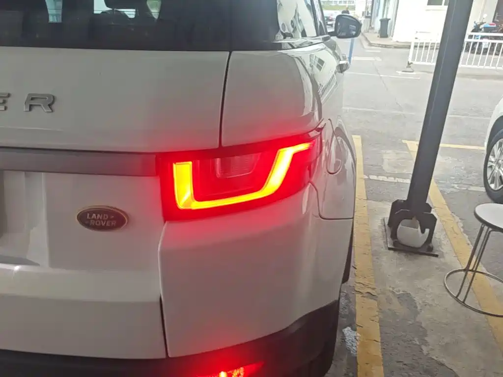 Land Rover Evoque — миниатюра 8