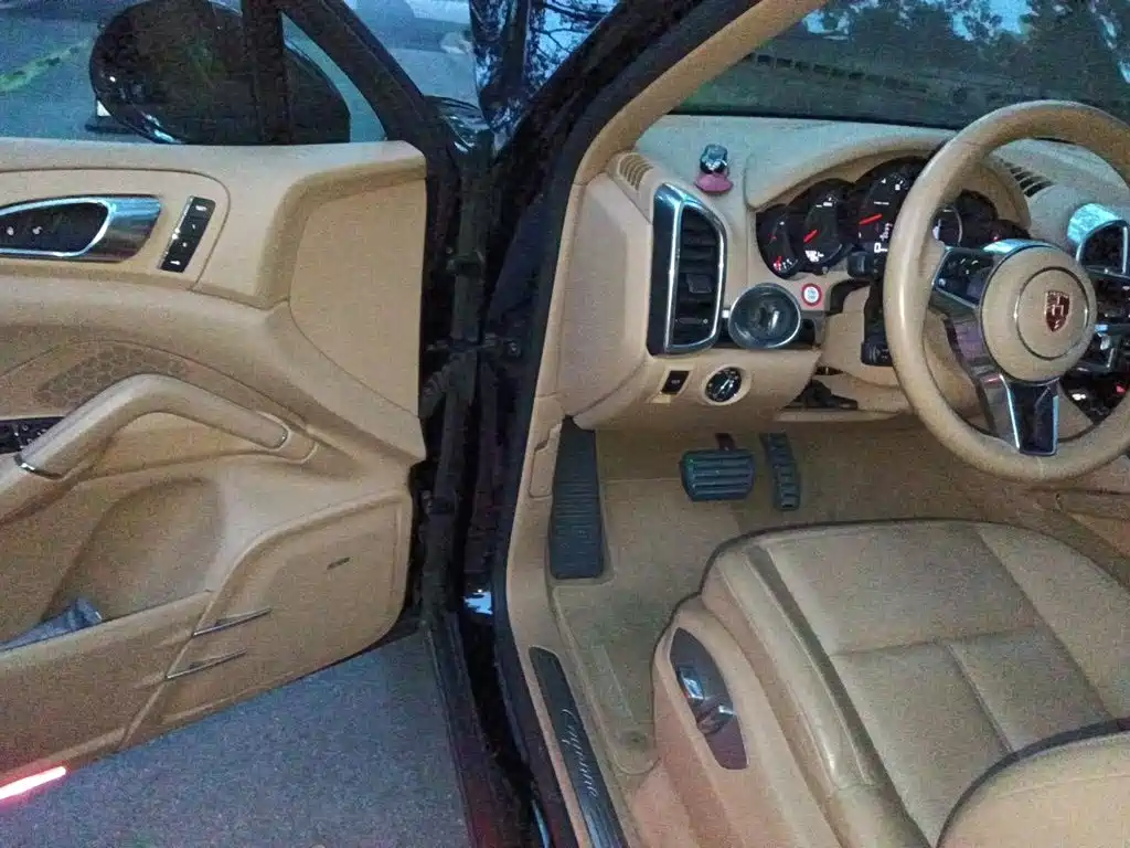 Porsche Cayenne — миниатюра 12