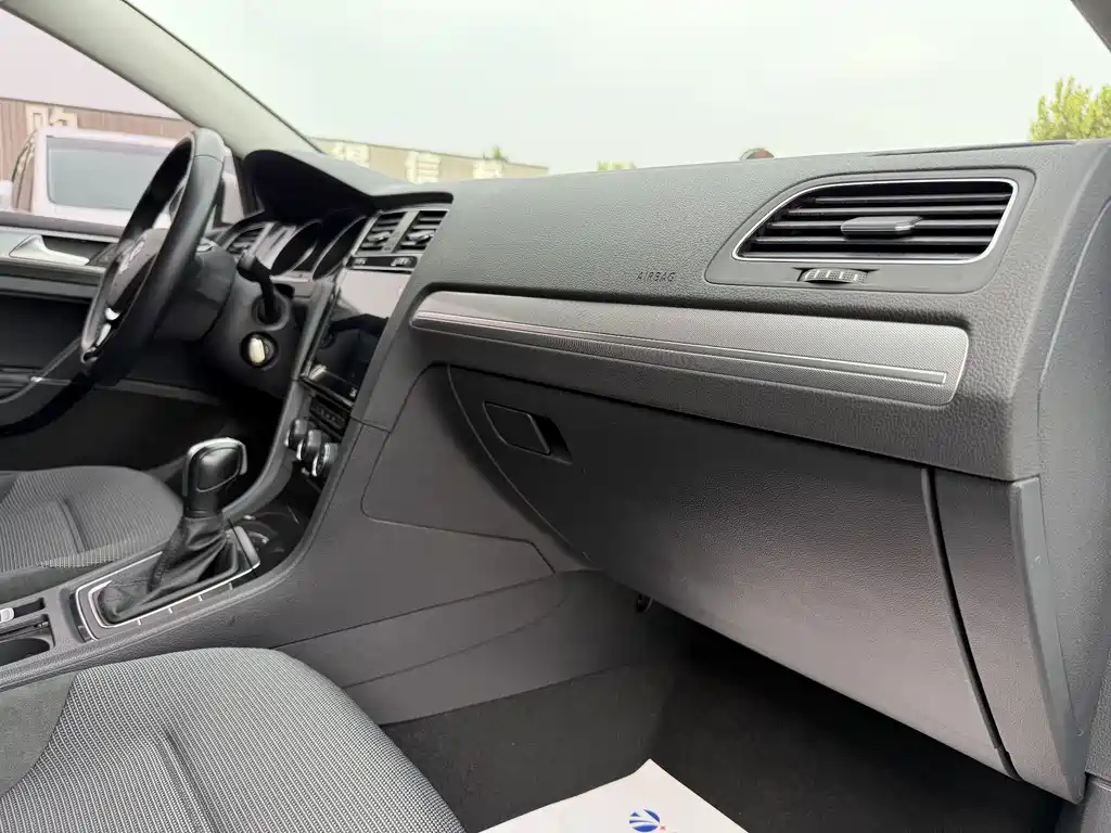 Volkswagen Golf — миниатюра 20