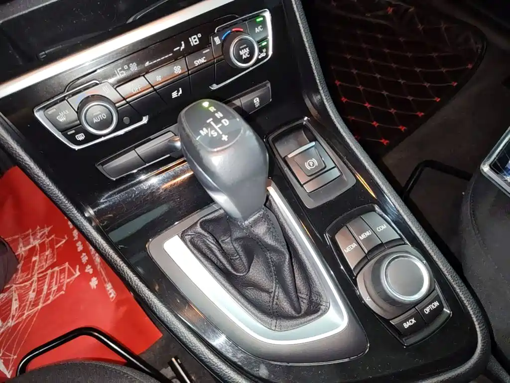 BMW 2 Series Active Tourer — миниатюра 10