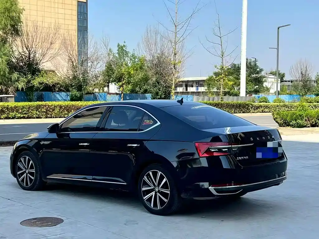 Skoda Superb — миниатюра 7