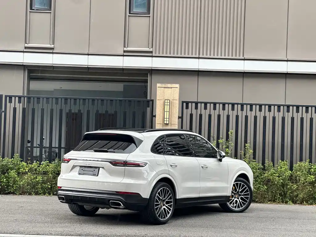 Porsche Cayenne — миниатюра 4