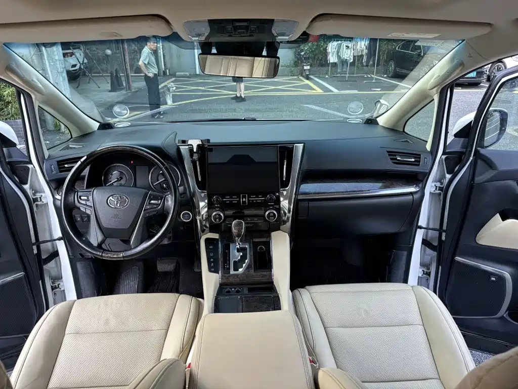 Toyota Vellfire — миниатюра 12