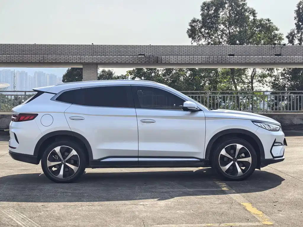 BYD PLUS New Energy — миниатюра 7