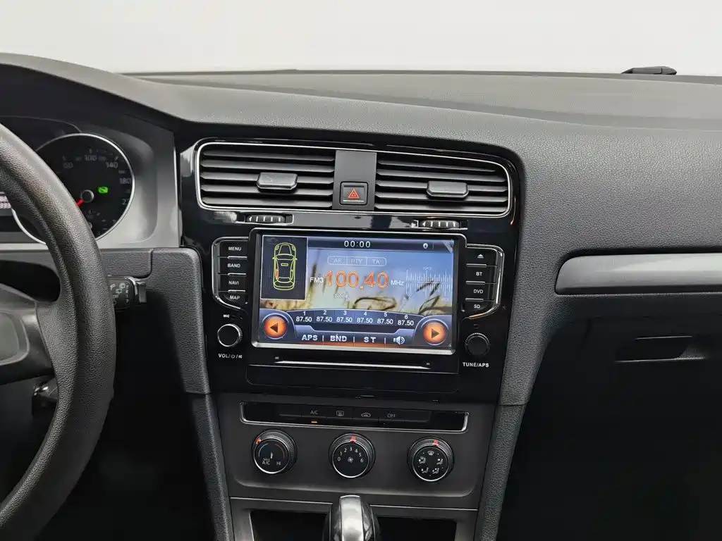 Volkswagen Golf — миниатюра 12