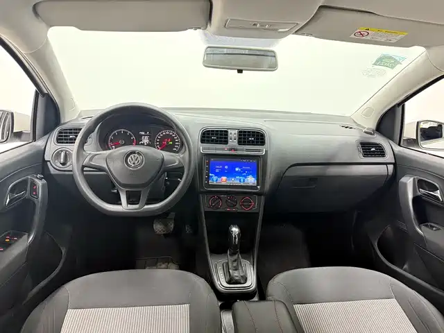 Volkswagen Polo 2016 1.4L AT