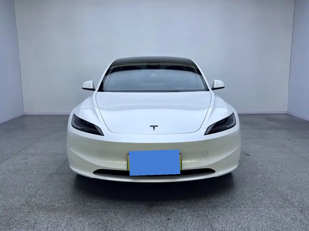 Tesla Model 3 — миниатюра 2