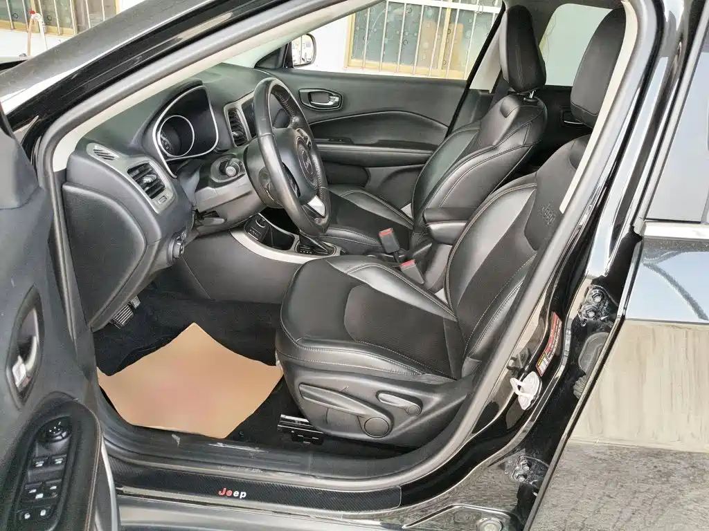 Jeep Compass — миниатюра 11