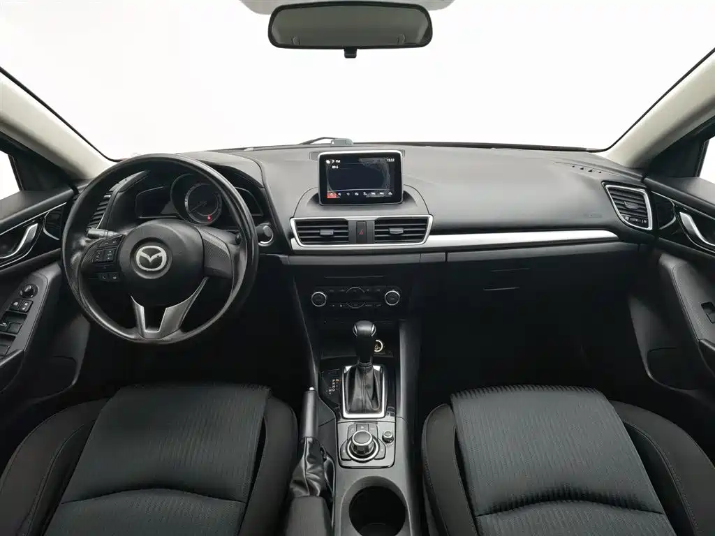 Mazda Mazda3 3 2016 1.5L AT Luxury
