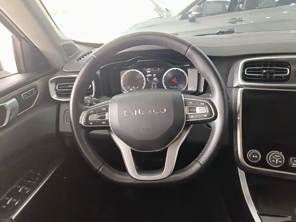 Lynk & Co 01 — миниатюра 11