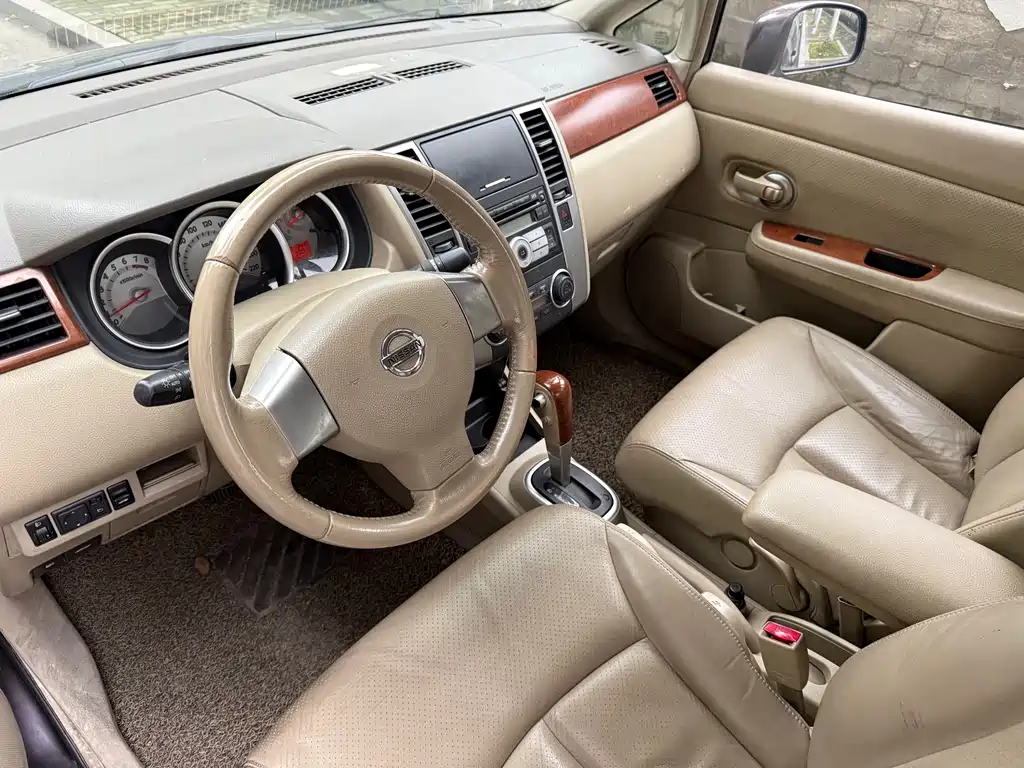 Nissan Tiida 2009 1.6L AT