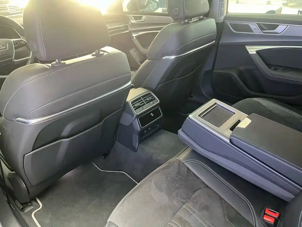 Audi A7L — миниатюра 5