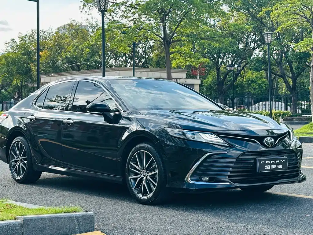 Toyota Camry — миниатюра 3