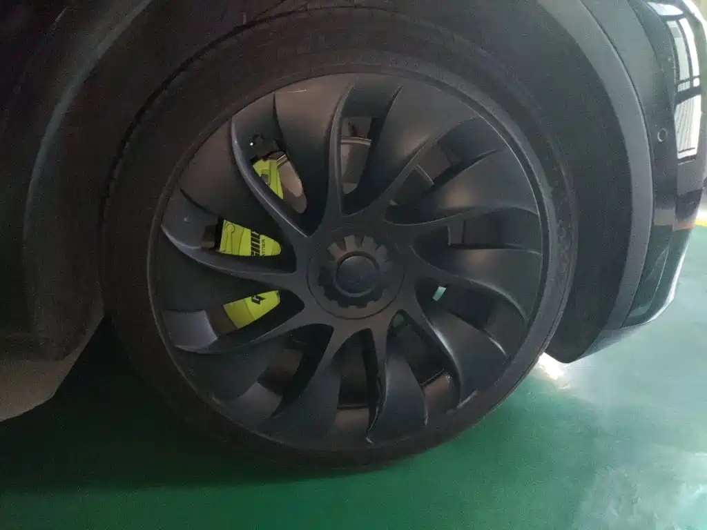 Tesla Model Y — миниатюра 25