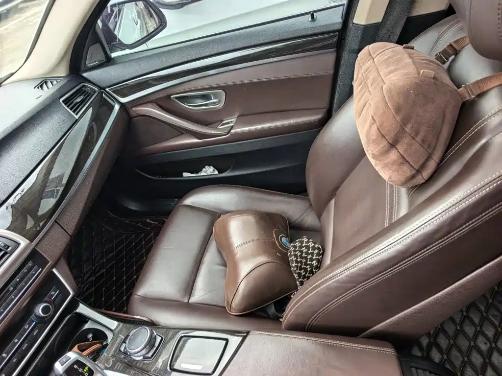 BMW 5 Series — миниатюра 11