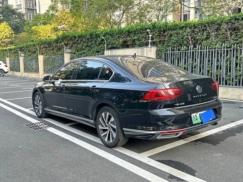 VOLKSWAGEN MAGOTAN GTE PLUG IN HYBRID