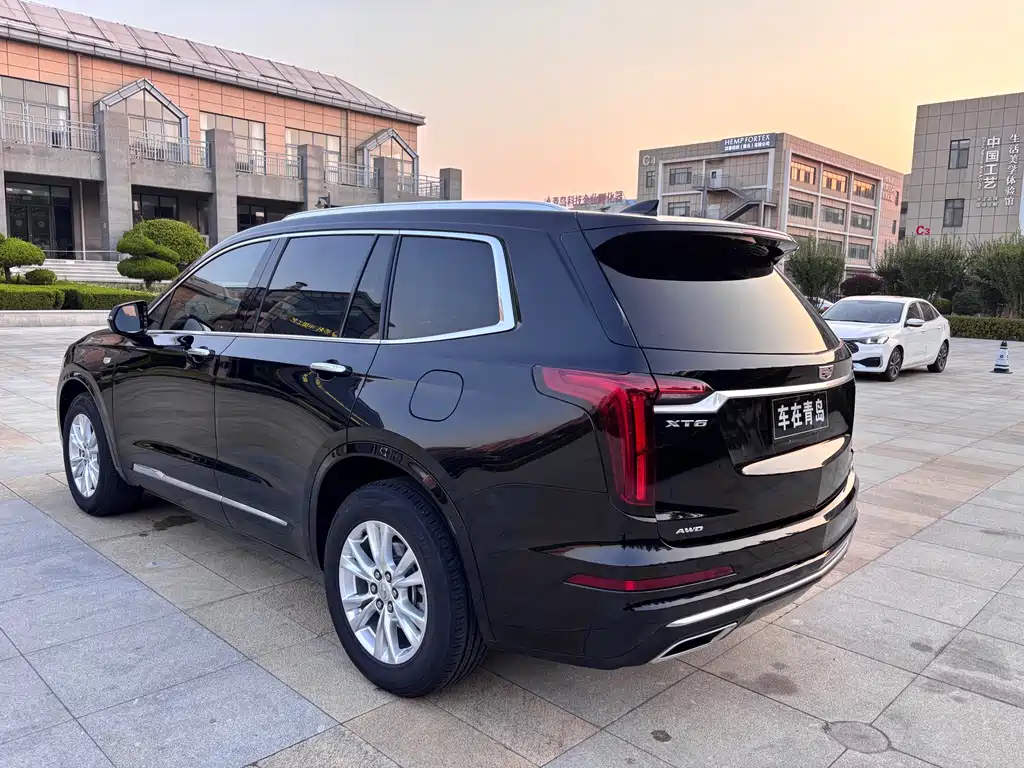 Cadillac XT6 2021 28T мест