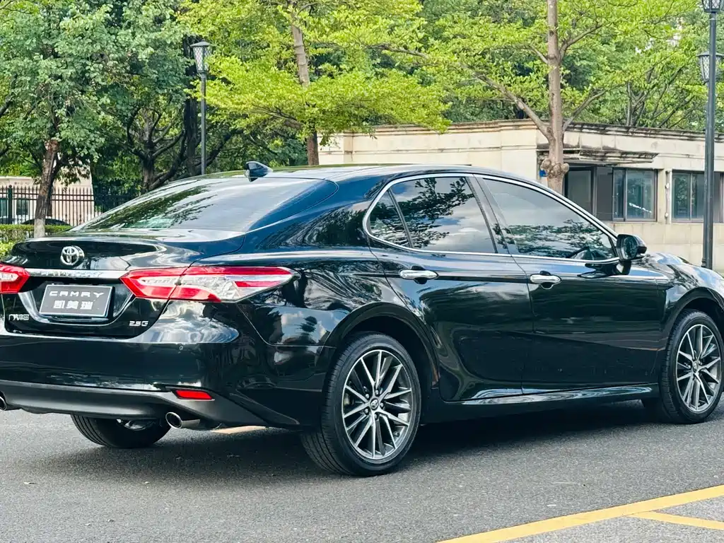 Toyota Camry — миниатюра 10