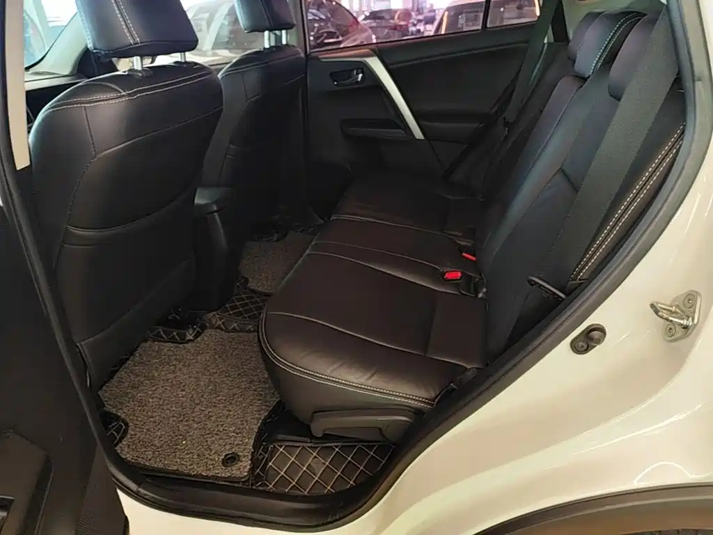 Toyota RAV4 — миниатюра 17