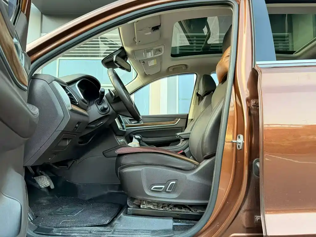 Roewe RX8 — миниатюра 4