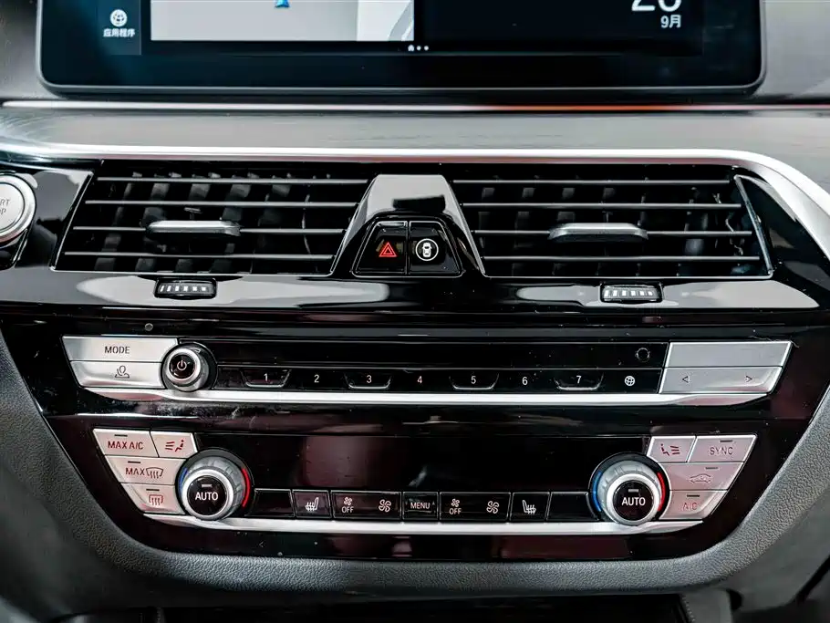 BMW 5 Series New Energy — миниатюра 11