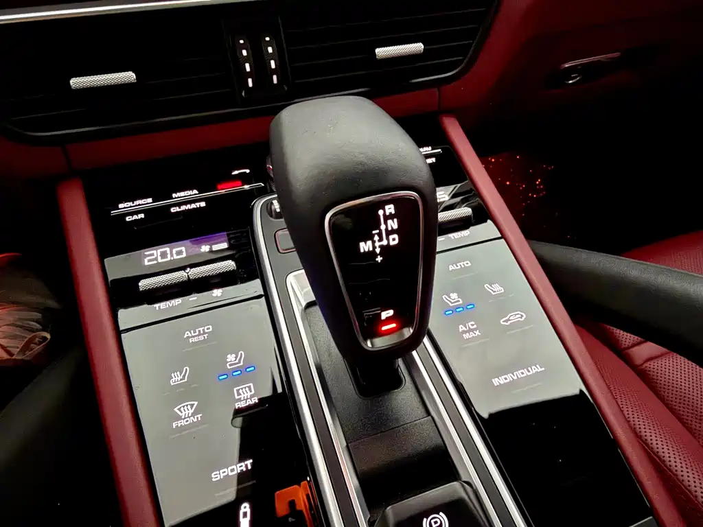 Porsche Cayenne — миниатюра 15