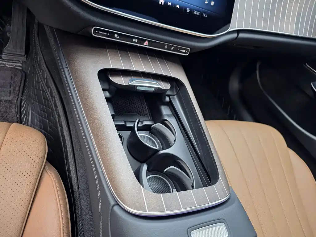 Mercedes-Benz E-Class — миниатюра 13