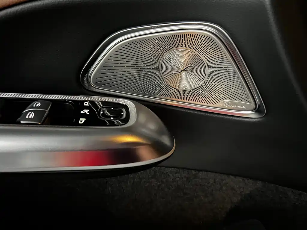 Mercedes-Benz E-Class — миниатюра 6