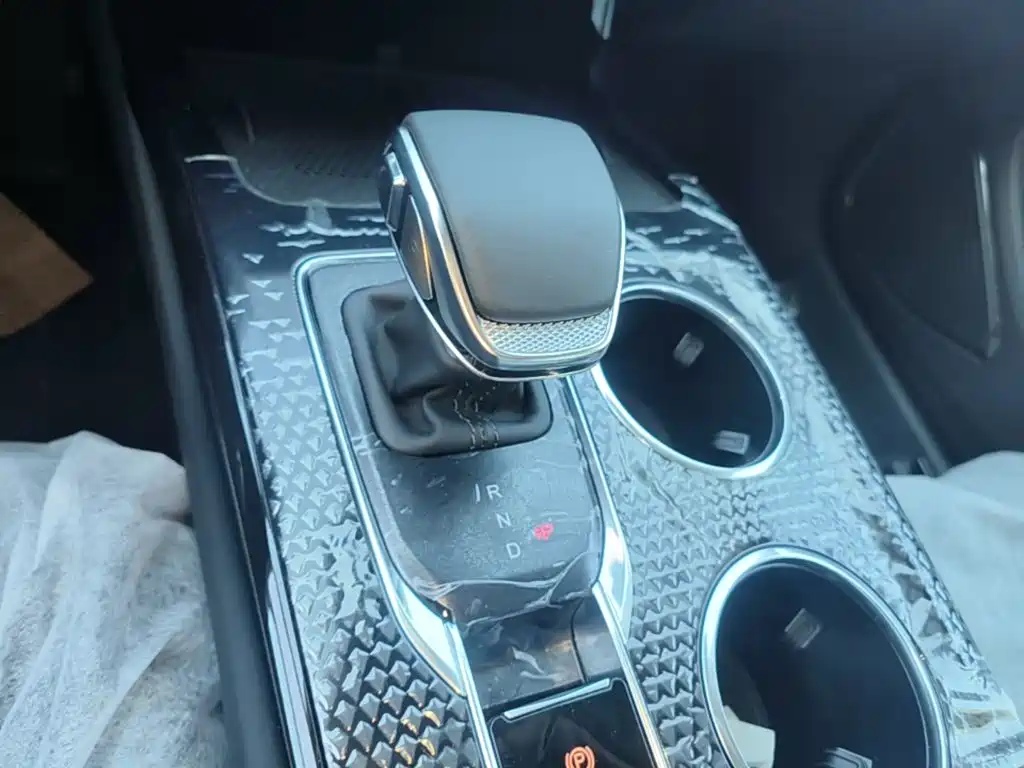 Hongqi Hongqi HS3 PHEV — миниатюра 14