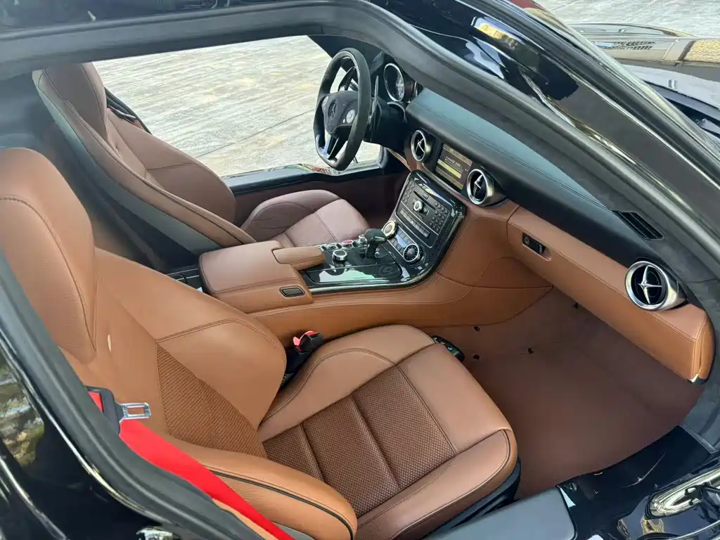 Mercedes-Benz SLS AMG — миниатюра 4