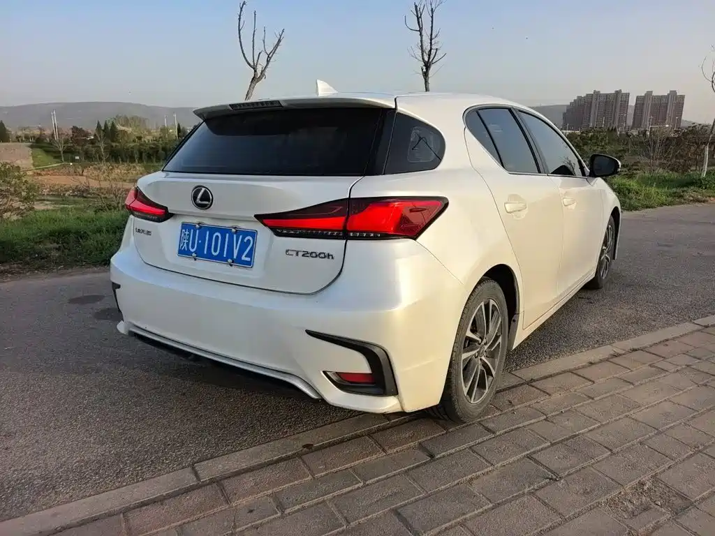Lexus CT — миниатюра 2