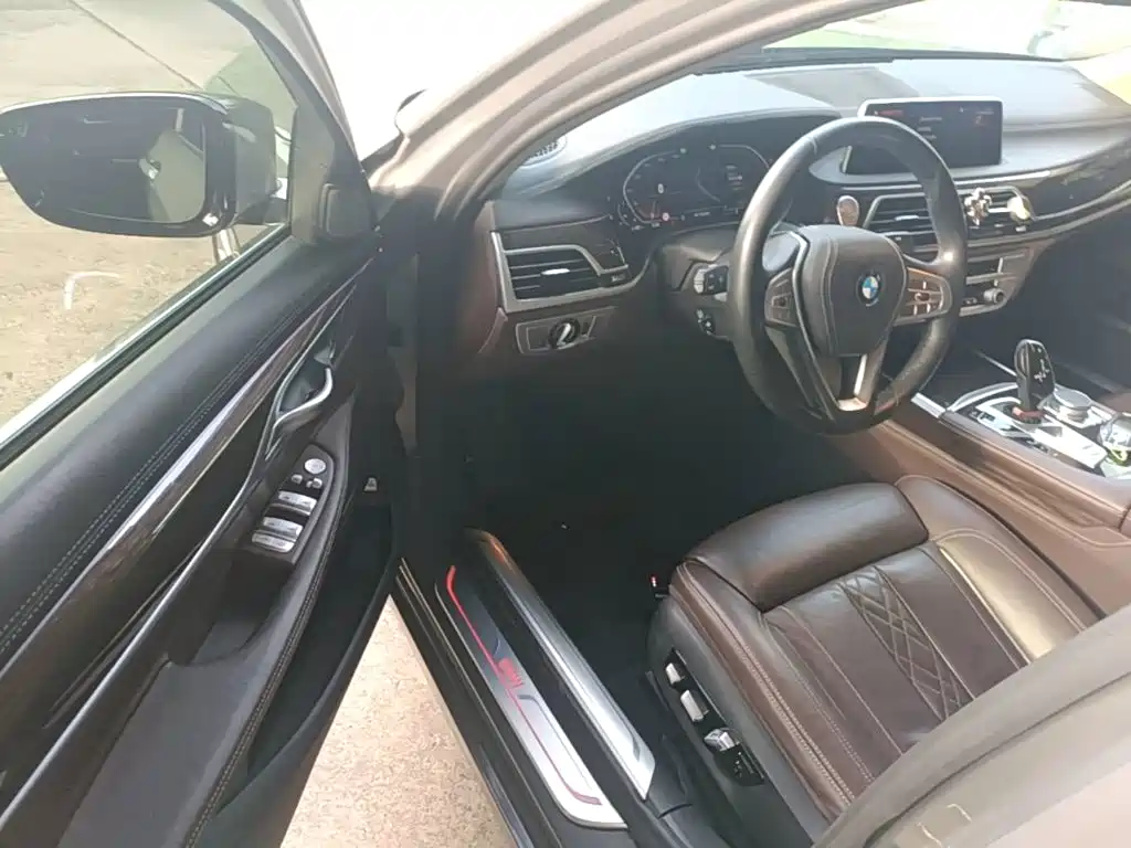 BMW 7 Series — миниатюра 16