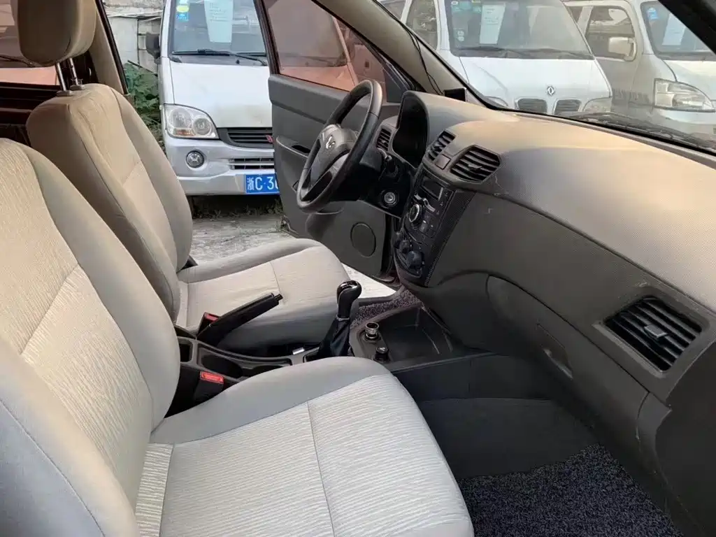 Wuling Hongguang — миниатюра 8