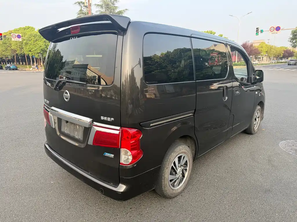 Nissan NV200 — миниатюра 7