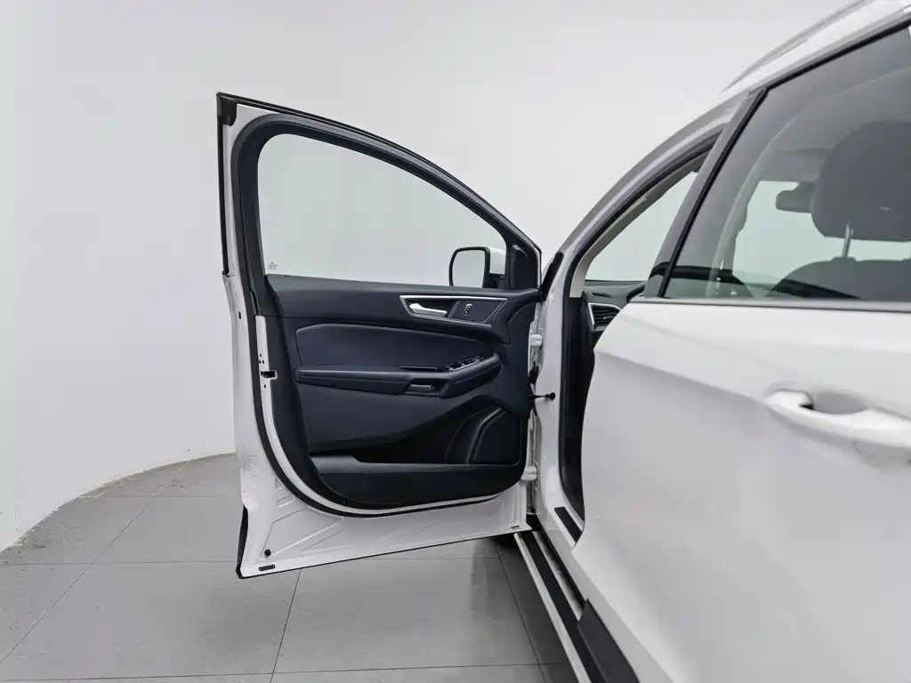 Ford Edge — миниатюра 8